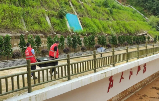 （网站）暴雨肆虐梅州！广东联通全力架起灾区通信“生命线”455.jpg