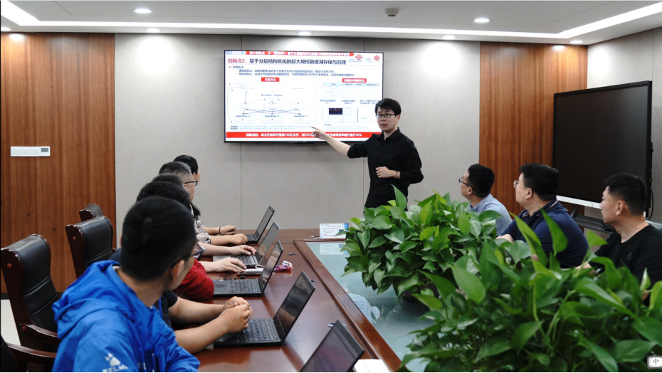 5（网站）中国联通荣获中国电子学会科技进步二等奖(2)1012.jpg