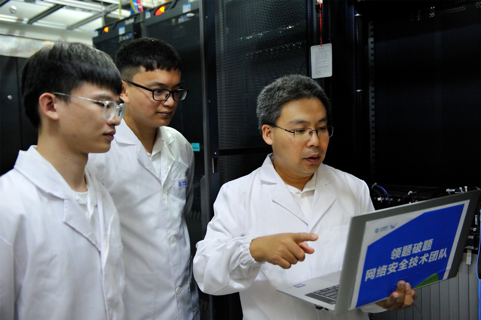 常州-安全技术团队在核心网机房对网络安全设备进行日常巡检维护-2023年8月.jpg