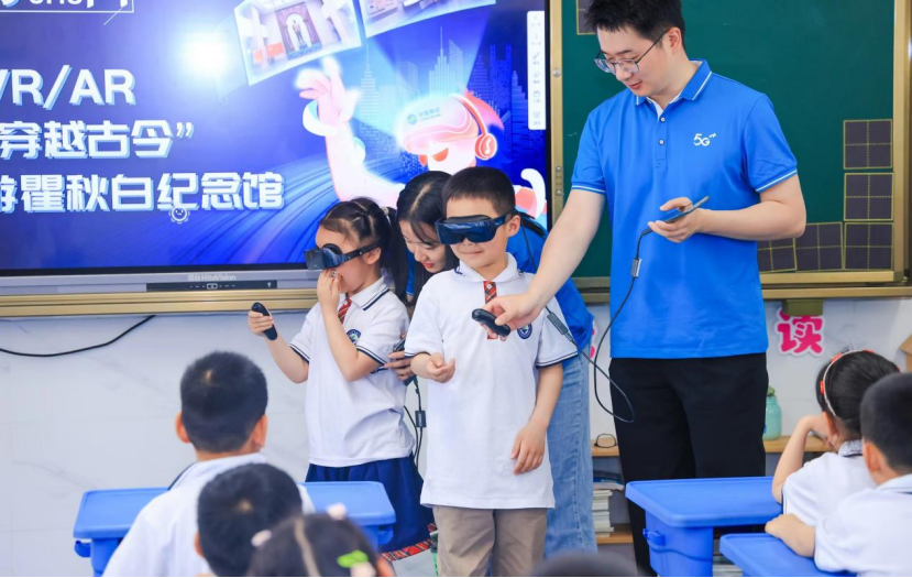 图：江苏移动结合宣讲活动，带小学生“重走秋白路”.png