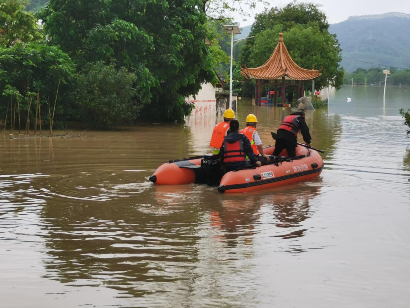 (4-网站）暴雨洪灾侵袭，广东移动全力保障通信支援救灾576.jpg