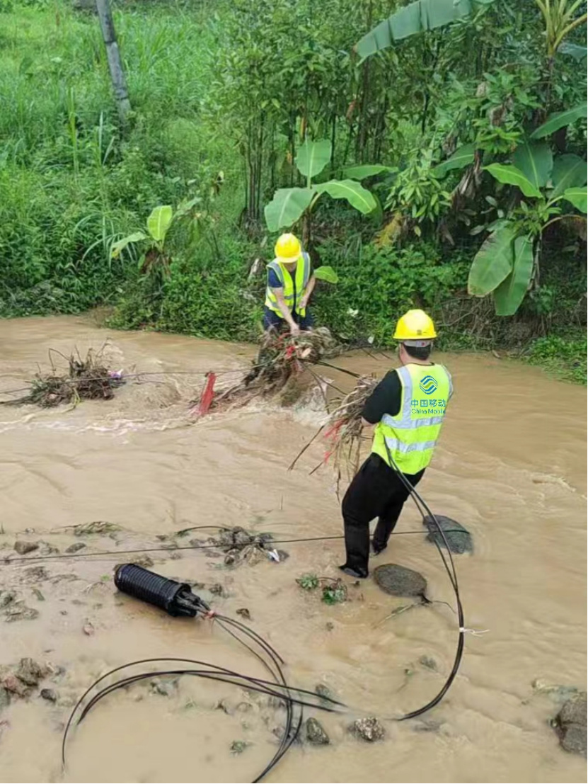 (4-网站）暴雨洪灾侵袭，广东移动全力保障通信支援救灾783.jpg