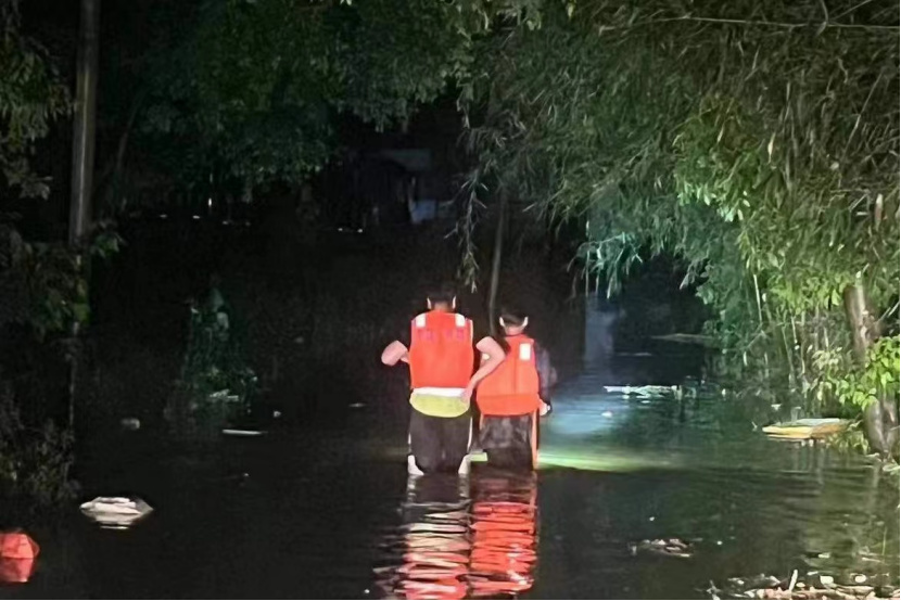 (4-网站）暴雨洪灾侵袭，广东移动全力保障通信支援救灾872.jpg