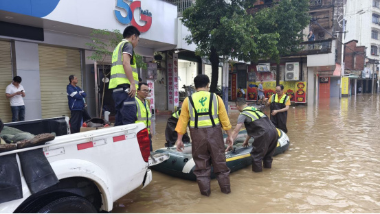 3（网站）暴雨肆虐，广东电信一线驰援保障通信畅通(1)390.jpg